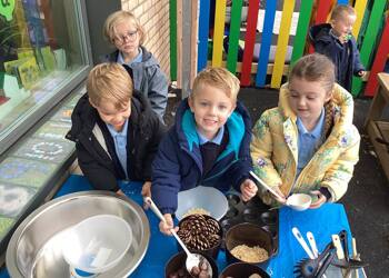 Outdoor Learning in Reception